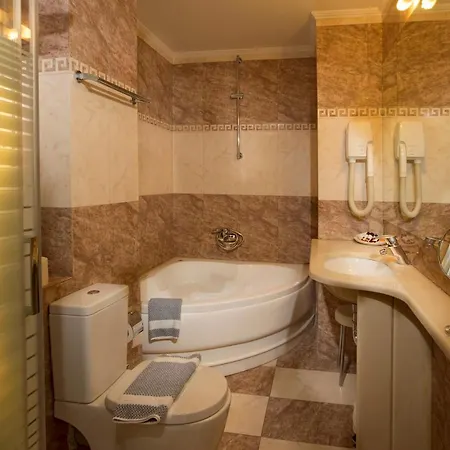Almira Mare 4* Chalkís