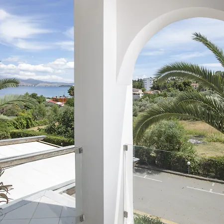 Hotel Almira Mare 4*