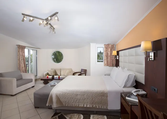 Hotel Almira Mare Chalkís